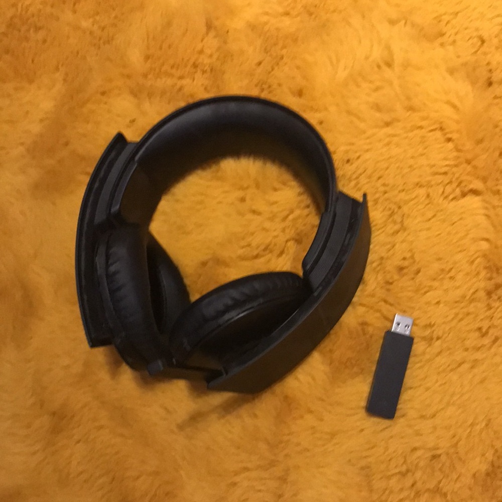 Headset - Picture 2 of 2